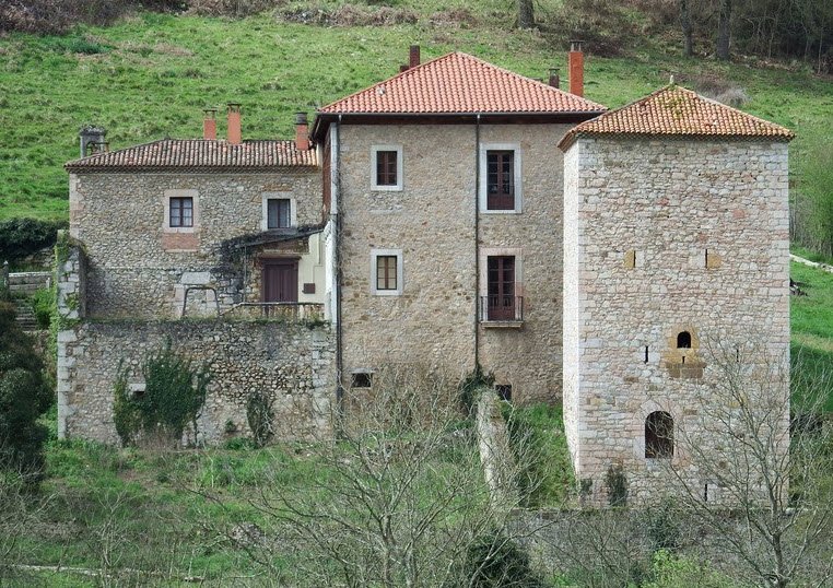 Torre y palacio de los Ferrera, Spain